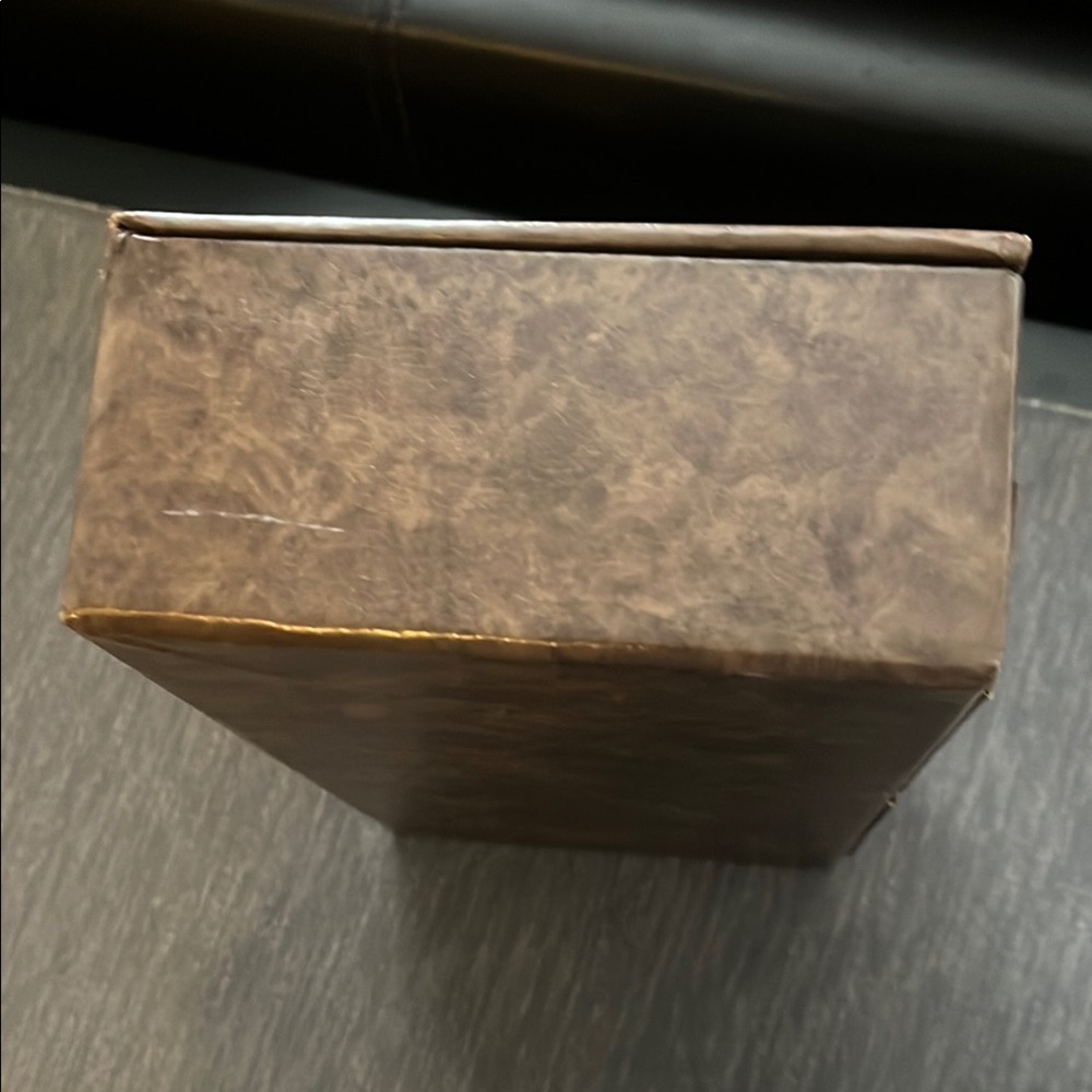 Floral embossed vintage Jewelry Box - Picture 7 of 9